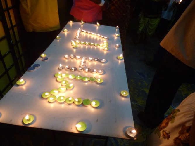 அம்பாங்கில் MH17 விபத்தில் இறந்தவர்களுக்கு அஞ்சலி