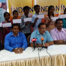55 மாணவர்கள் உயர் கல்வியை தொடர விமான பயண செலவை ம இ கா இளைஞர் பிரிவு வழங்கியது