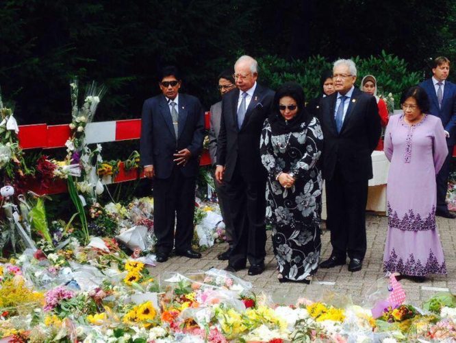 MH17 விமான விபத்தில் இறந்தவர்களின் உடலுக்கு பிரதமர் மௌன அஞ்சலி
