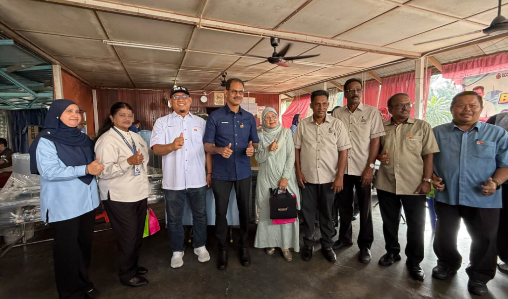 கோலா சிலாங்கூர் மாவட்டத்தில் 38 பேருக்கு தொழில் உபகரண உதவி : பாப்பாராயுடு வீரமன் நேரில் ஆய்வு