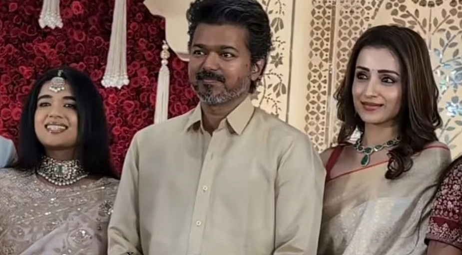 திருமண வரவேற்புக்கு ஒரே காரில் வந்த விஜய் – திரிஷா