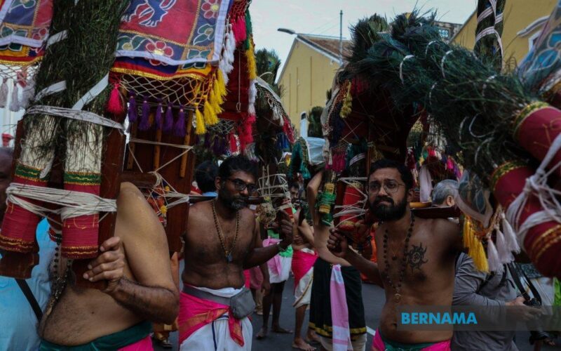 தங்க, வெள்ளி இரதங்களைக் காண பினாங்கில் அலைமோதிய மக்கள் கூட்டம்