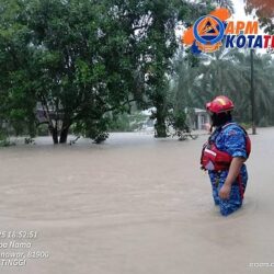 ஜோகூர் பேராக் வெள்ளம் அதிகரித்து நிலைமை மோசமடைந்துள்ளது