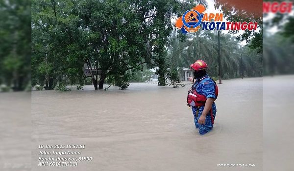 ஜோகூர் பேராக் வெள்ளம் அதிகரித்து நிலைமை மோசமடைந்துள்ளது