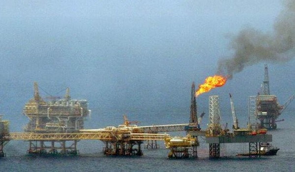 உலக சந்தையில் கச்சா எண்ணெய் விலை 100 டாலருக்கு மேல் உள்ளது