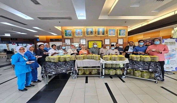 HTF மருத்துவமனையில் நோயாளிகள் மற்றும் உறவினர்களுக்கு 700 பொட்டலம் புலுட் ஹிதாம் கஞ்சி வழங்கப்பட்டது