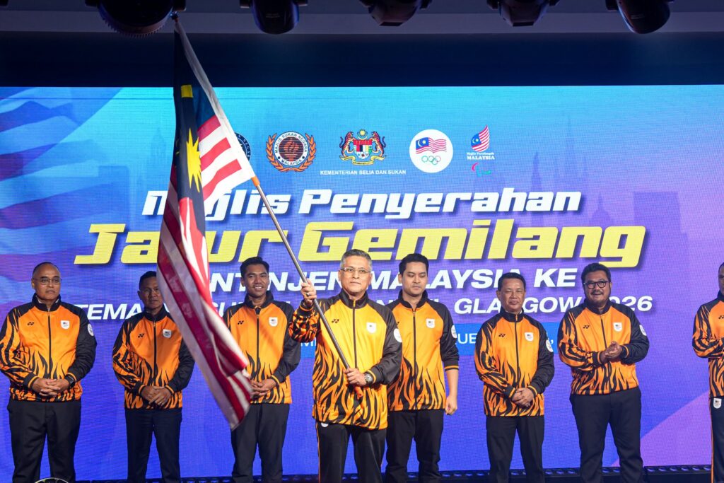 2026 காமன்வெல்த் விளையாட்டுப் போட்டி – மலேசிய அணிக்கு ஜாலூர் ஜெமிலாங் கொடியை வழங்கிய அமைச்சர்