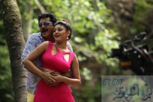 Sarathkumar, Oviya Hot in Sandamarutham Movie Photos