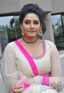 Ragini-Dwivedi-Hot-Stills_89