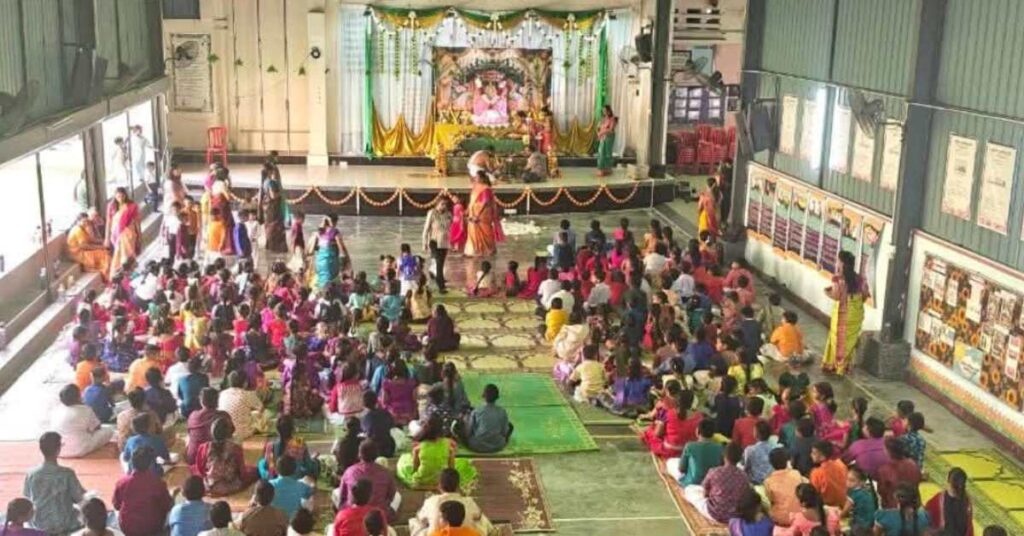 செயின்ட் திரேசா கான்வென்ட் தமிழ்ப்பள்ளியில் கலைமகள் விழா 2026 : கல்வி, கலை மற்றும் ஞானத்தில் சிறக்க மாணவர்களுக்காகச் சிறப்பு வழிபாடு