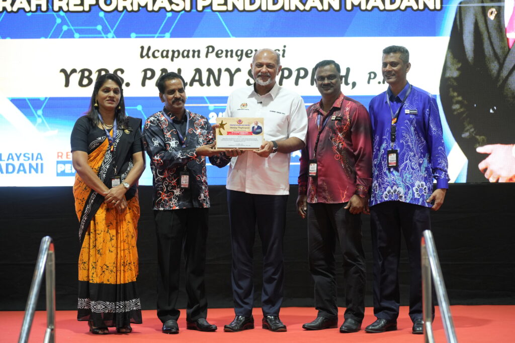 இலக்கவியல் திறனில் தமிழ்ப்பள்ளி ஆசிரியர்களை மேம்படுத்த திட்டங்கள் – கோபிந்த் சிங் டியோ