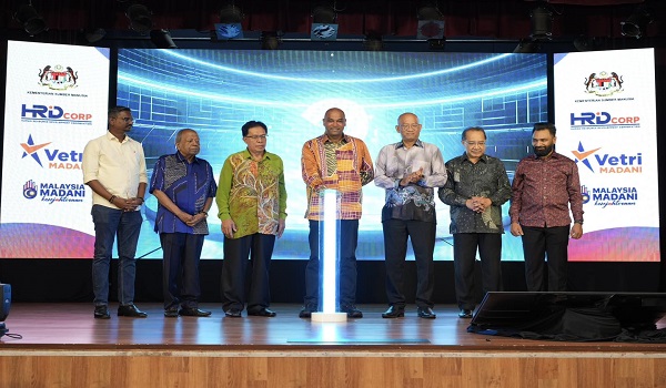 வெற்றி மதானி திட்டத்தில் 2,000 பேருக்கு AI பயிற்சி