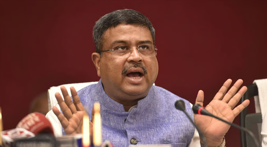 தர்மேந்திர பிரதான் பதவி விலகுவாரா? இன்று முக்கிய முடிவை எடுக்கிறது மத்திய அரசு