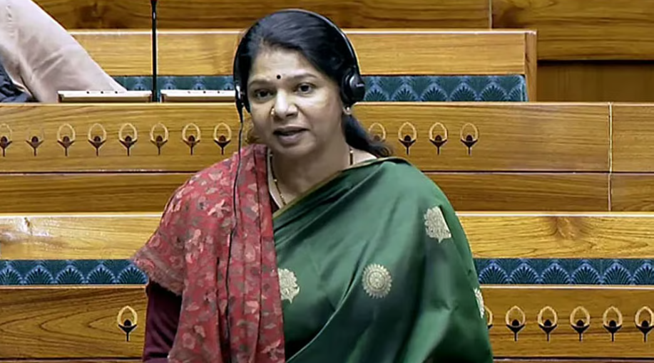 ‘தமிழ்த்தாய் வாழ்த்து மூன்றாம் இடமா?’: முன்னுரிமை விவகாரத்தில் கனிமொழி கடும் கண்டனம்