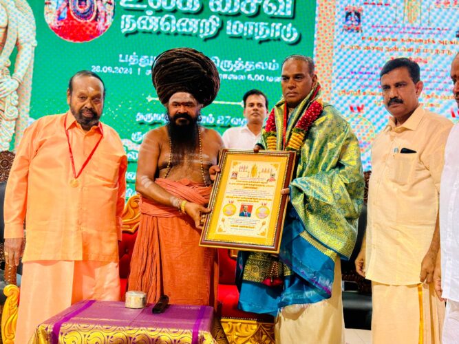 "மக்கள் பணிச் செம்மல்" விருது பெற்றார் மாண்புமிகு டத்தோ ஸ்ரீ டாக்டர் எம்.சரவணன்.