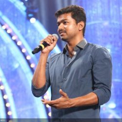 மக்களுக்காகப் போராடும் விஜய்:கத்தி படம் கதை